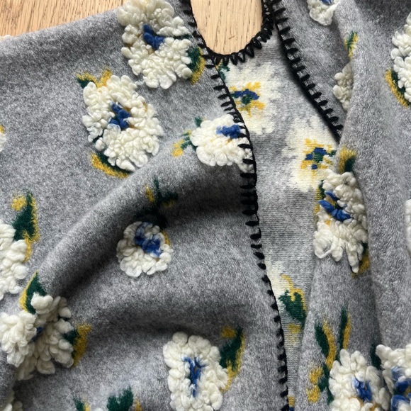 NWT Flower Embroidered Poncho - Picture 3 of 3